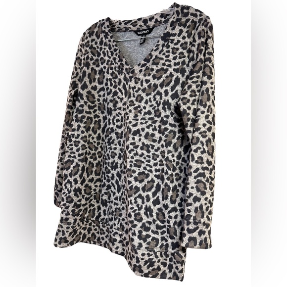 Ellen Tracy Cozy V-Neck Tunic with Pockets Super Soft Animal Print Size Medium - Picture 5 of 16